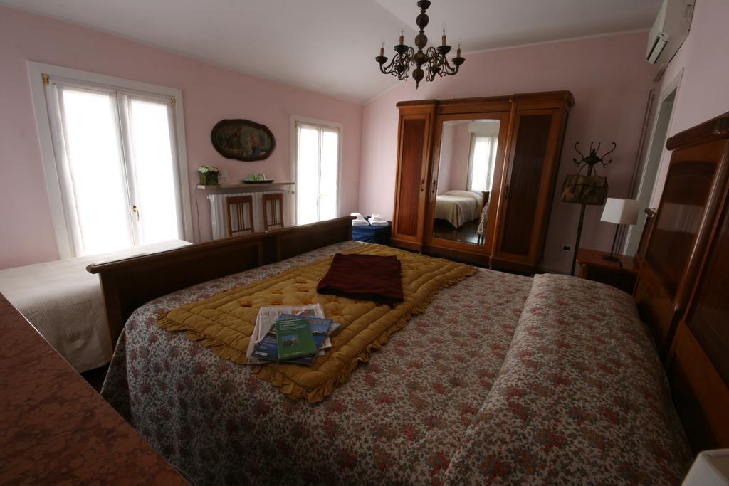 Corte Posta B&B - Parcheggio E Bagno In Camera Mantova Pokoj fotografie