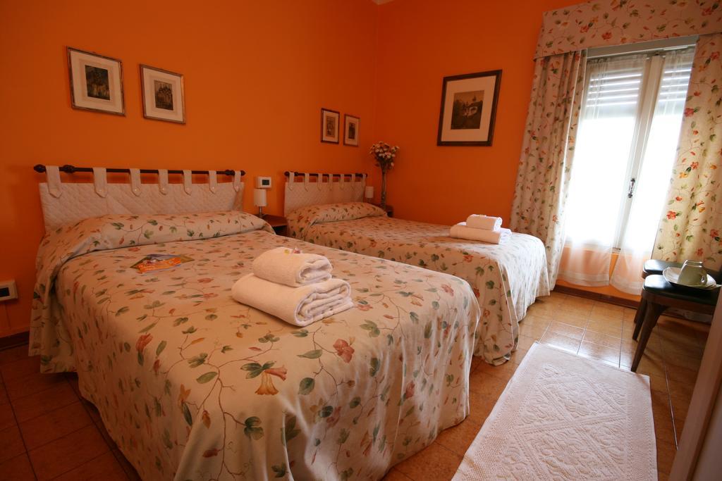 Corte Posta B&B - Parcheggio E Bagno In Camera Mantova Pokoj fotografie