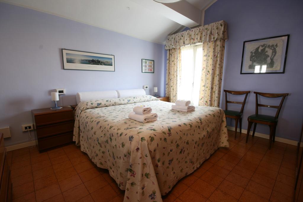 Corte Posta B&B - Parcheggio E Bagno In Camera Mantova Pokoj fotografie